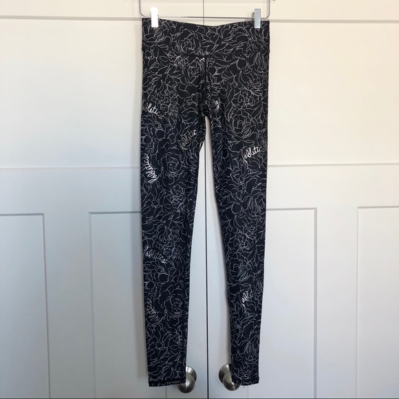 ❌SOLD❌Fabletics Floral Print Salar Leggings - Picture 3 of 6